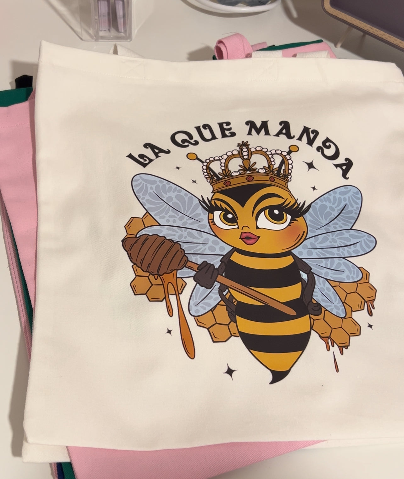 La Que Manda Tote Bag